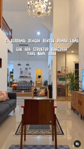 Meskipun terdapat banyak barang, tapi semuanya tampak rapi dan bersih.