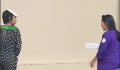 Terkejut saat Mendekat ke Badut
