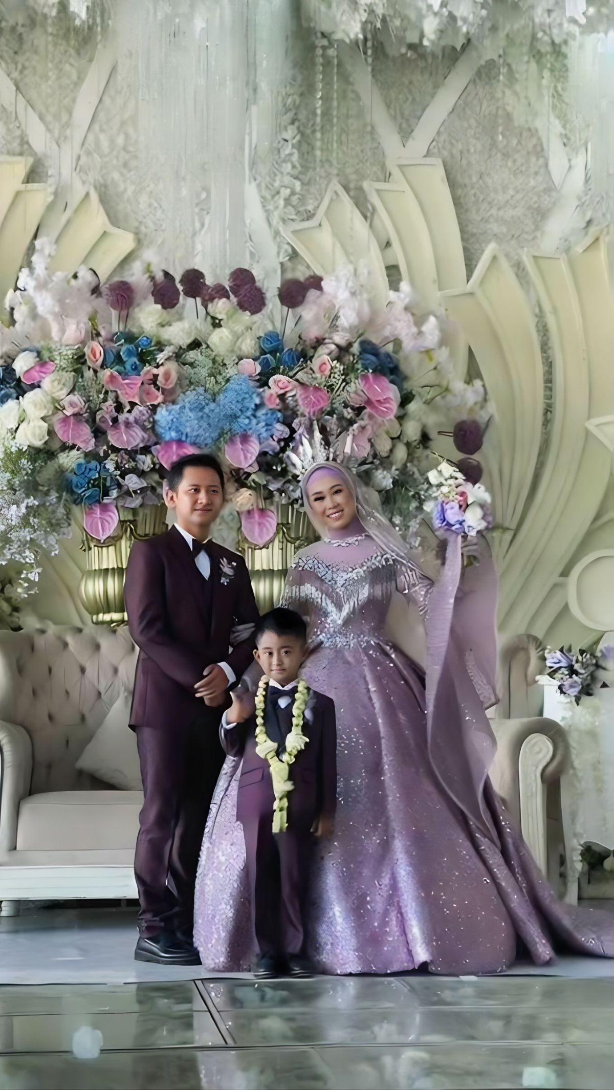 Kelewat Mewah, Khitanan Bocah di Garut Ini bak Resepsi Pernikahan, Orangtua Pakai Baju Pengantin