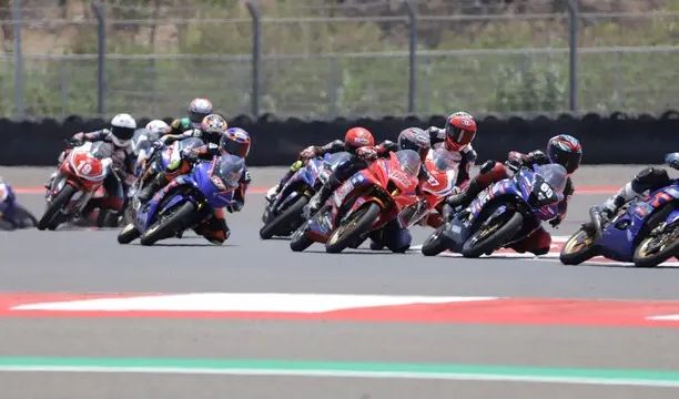 Saya kira dengan suksesnya Indonesia menjadi tuan rumah Moto GP di Mandalika ini harus benar-benar kita gunakan untuk mendukung kemajuan dunia balap di Indonesia,