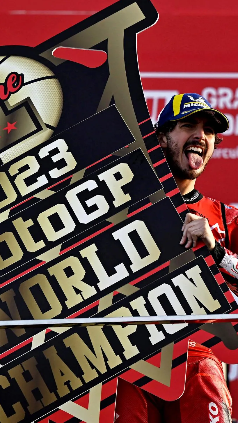 FOTO: Gaya Selebrasi Pecco Bagnaia Kembali Jadi Juara Dunia MotoGP 2023 ...