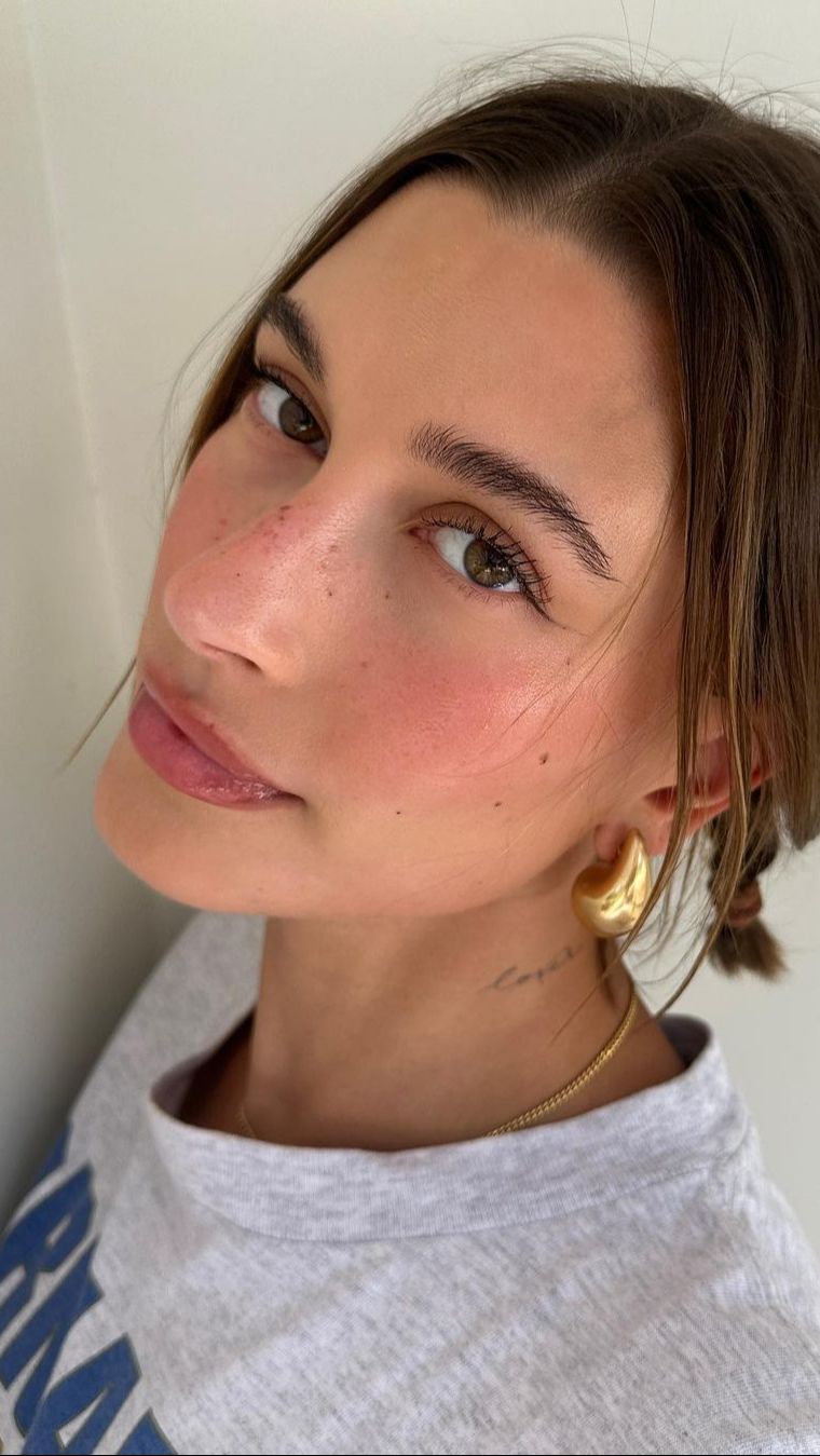 Coba Yuk, Stroberi Makeup Hailey Beiber yang Hits di TikTok