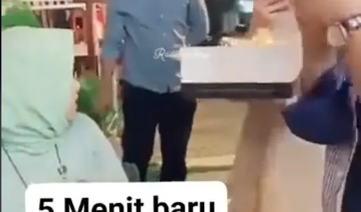 Wanita Mendapatkan Kejutan Ulang Tahun dari Pacarnya