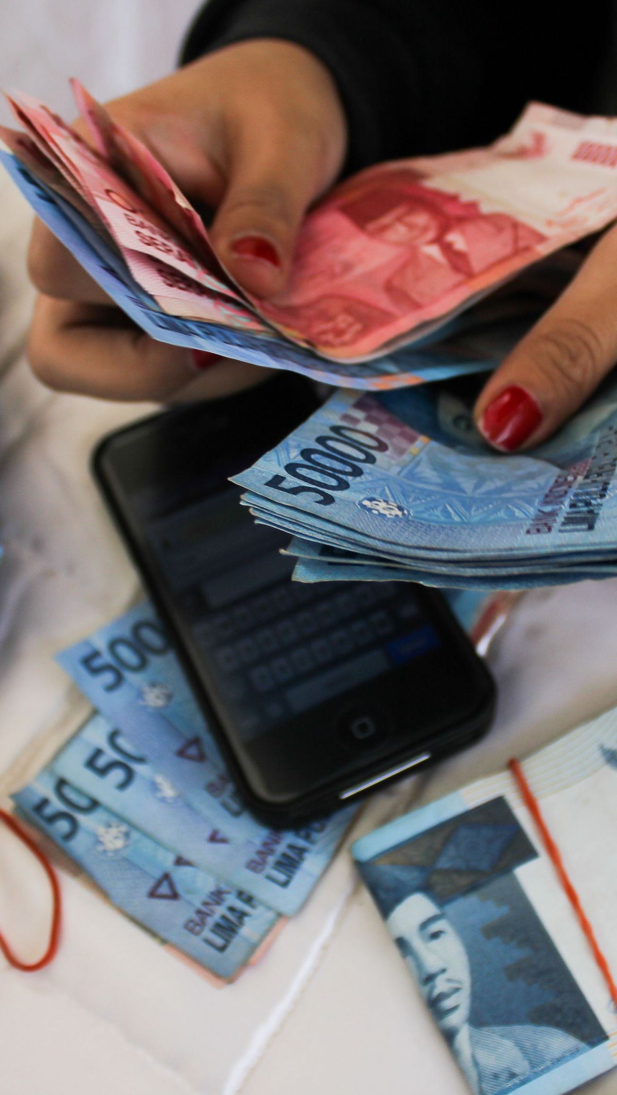 Miris! Guru Honorer di Jaktim Cuma Digaji Rp300 Ribu padahal Teken Kuitansi Rp9 Juta