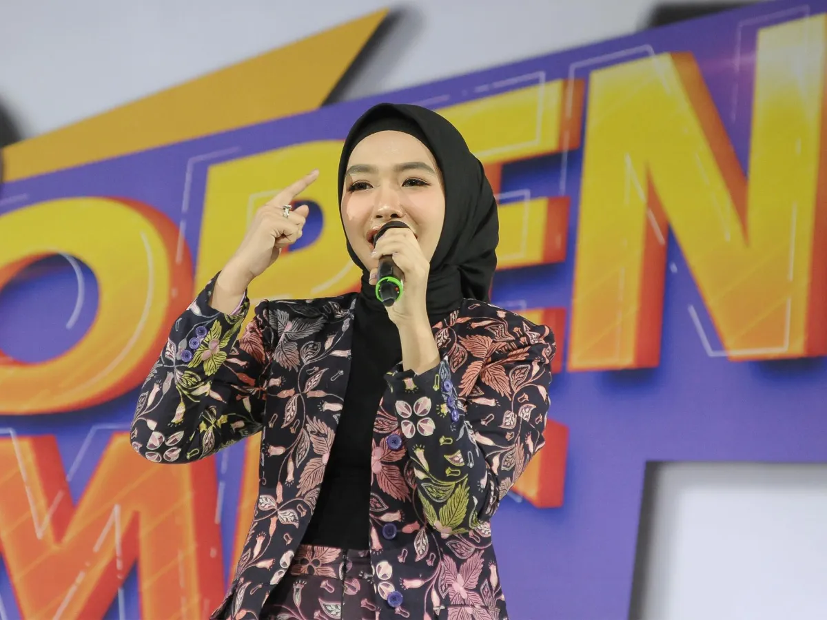 Open Mic Lucu Dan Romantis Kisah Cinta Istri Bupati Taliabu Zahra Yolanda