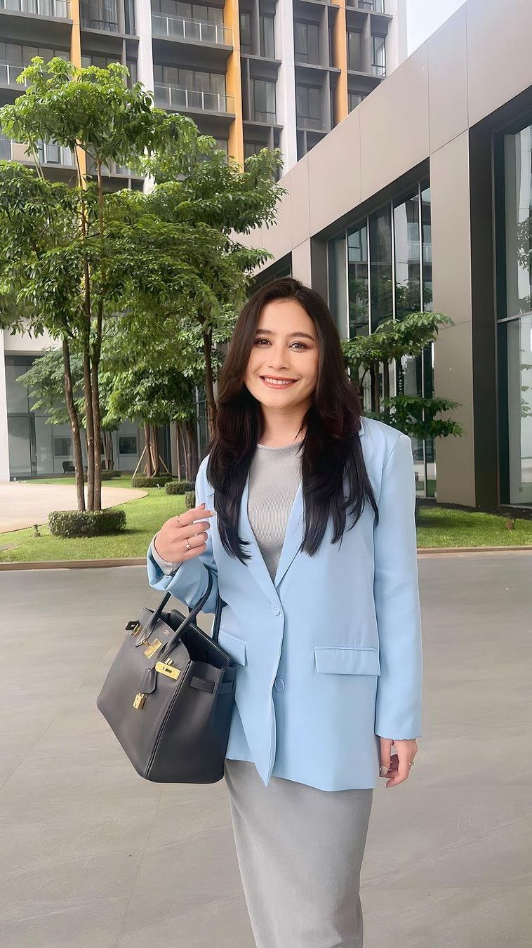 Rezeki Lancar Lewat Jalur Langit ala Prilly Latuconsina: Tiap Hari Amalkan Doa Seribu Dinar