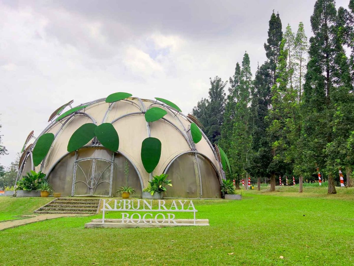 1. Kebun Raya Bogor