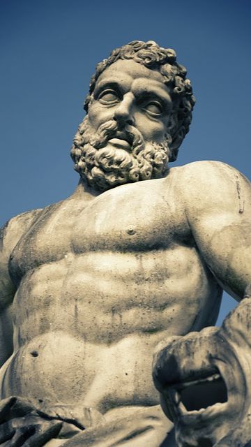 Viral Penemuan Patung Hercules Tanpa Busana dari Abad ke-2 Masehi