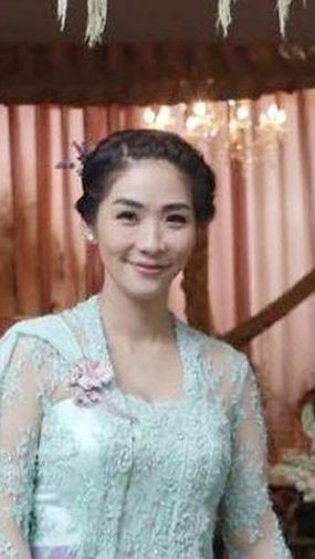 Tak kalah dari BCL, Arina memiliki paras yang cantik dan elegan.