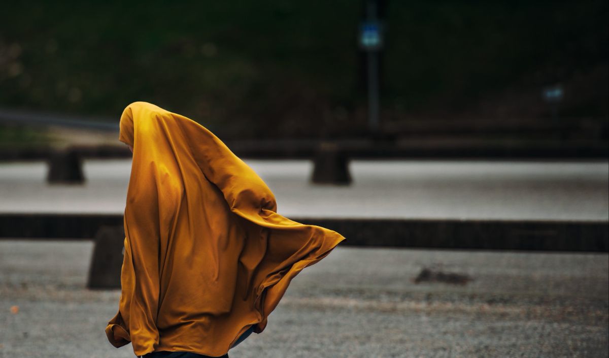 Perbedaan Busana Syar'i Muslimah