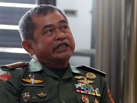 Profil Maruli Simanjuntak