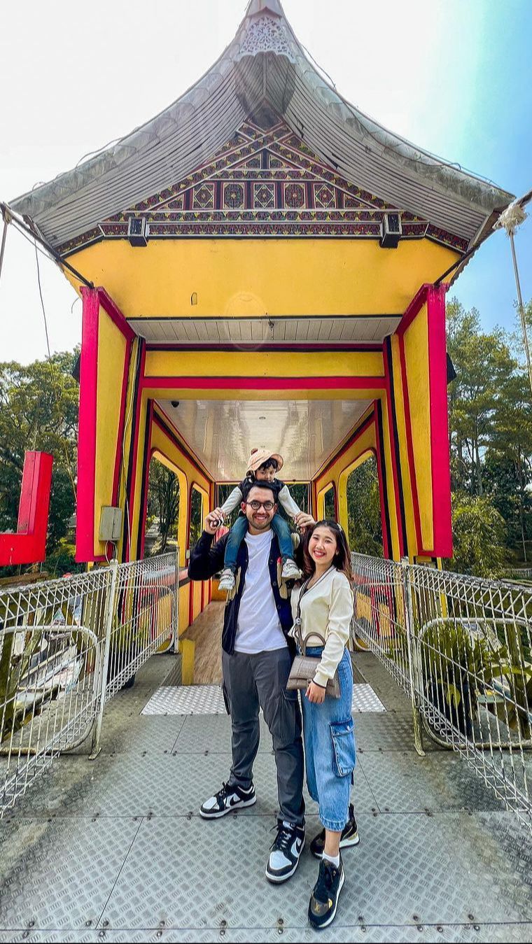 Kompak! Intip 8 Potret Kebersamaan Kiky Saputri dan Putri Angkatnya