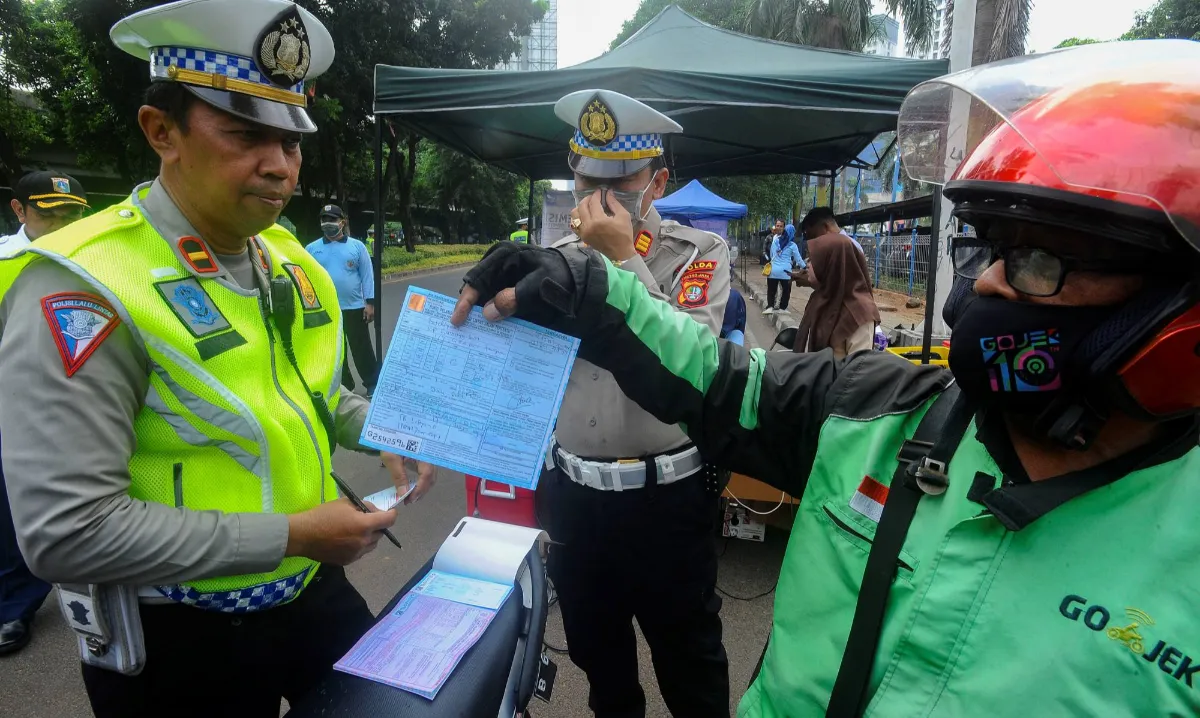 Gampang Banget! Cara Bayar Pajak Motor dan Mobil STNK Atas Nama Orang Lain Secara Online