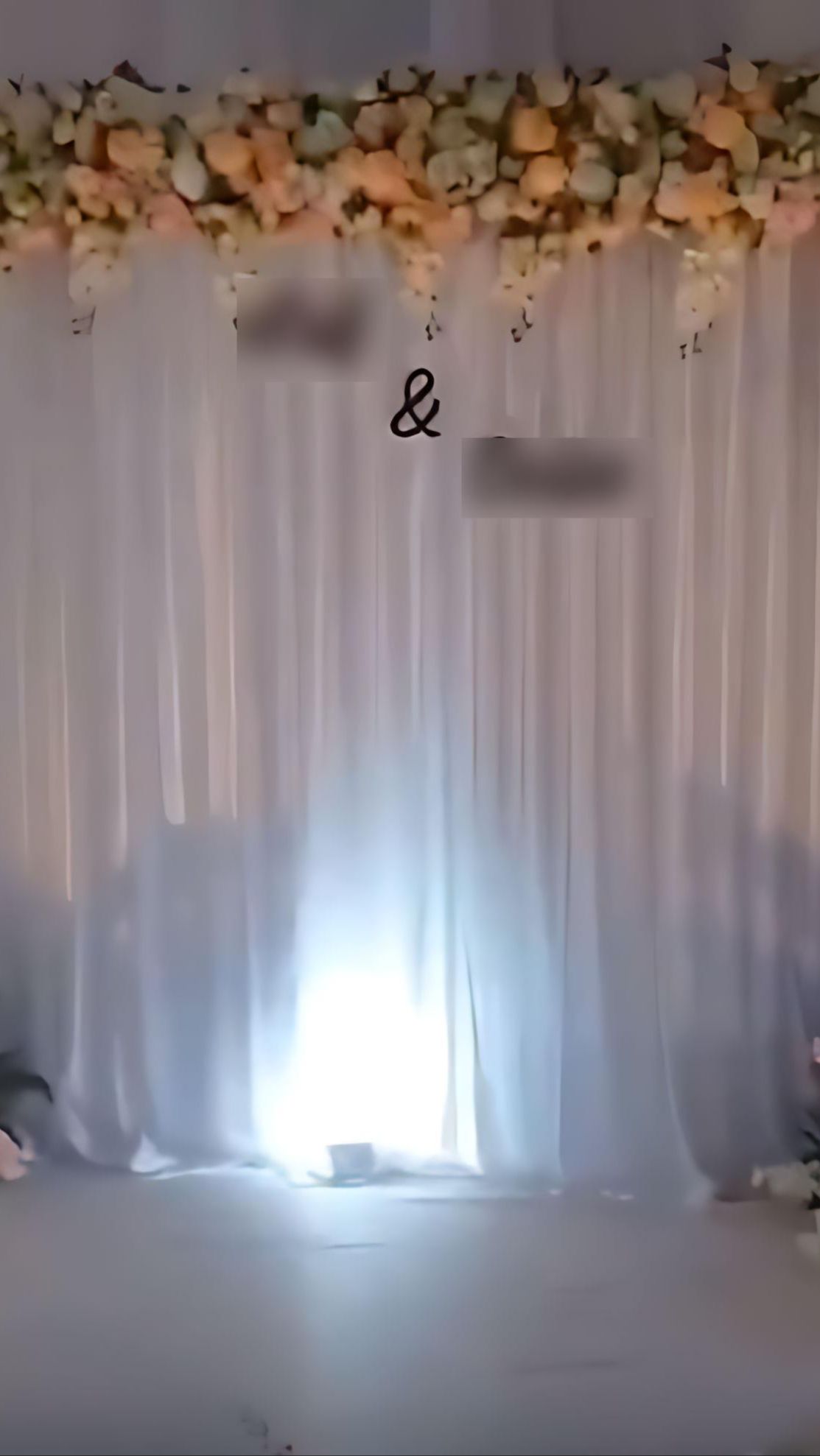 Istri sah sempat merekam pelaminan pernikahan suaminya dengan sang pelakor.