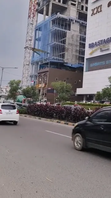 Bangunan Cokelat Terhimpit Gedung Tinggi dan Mal ini Enggan Dijual Pemiliknya, Alasannya Jadi Teka-Teki