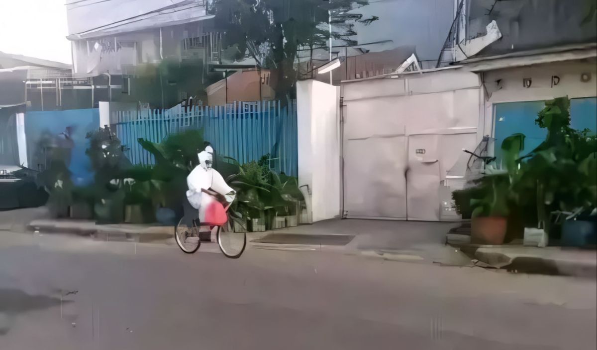 Pocong Pulang dari Belanja