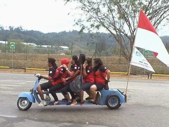 FOTO: Motor-Motor Unik dengan Modifikasi Jok Terpanjang, Ini