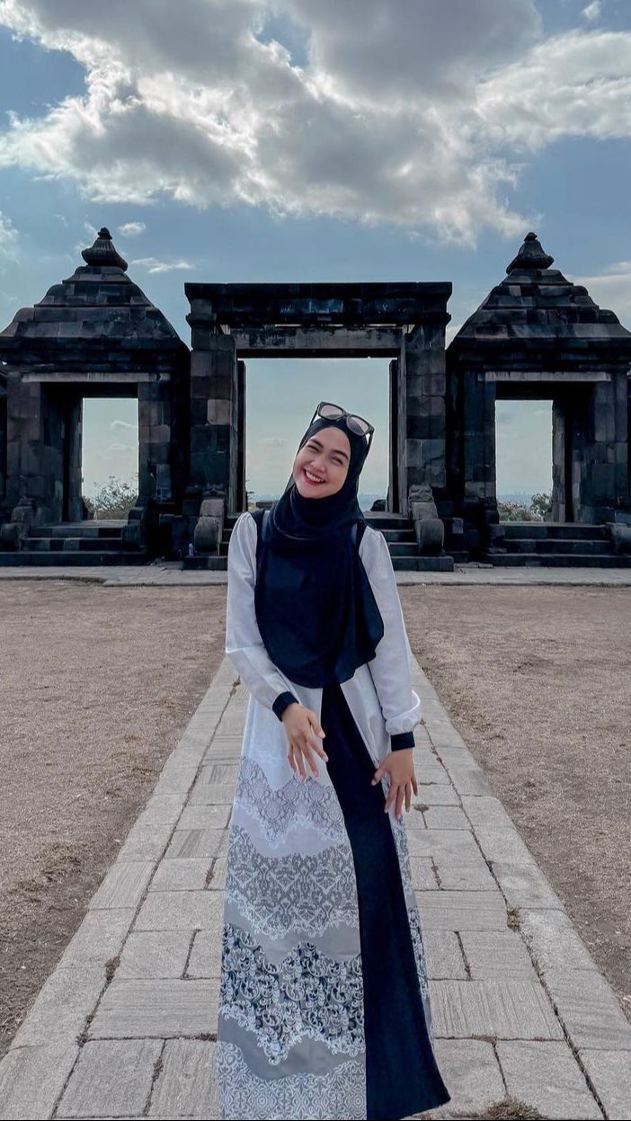 Pesona Motif Printing dalam Deretan Busana Ria Ricis, Intip Yuk