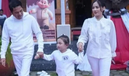 Beda Usia 30 Tahun