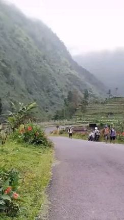 Menelusuri Rute 'Swiss Van Java' Menuju Dieng, Jalannya Membelah Gunung ...