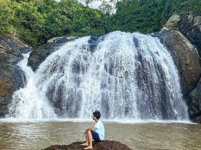 6. Pantai Banyu Anjlok