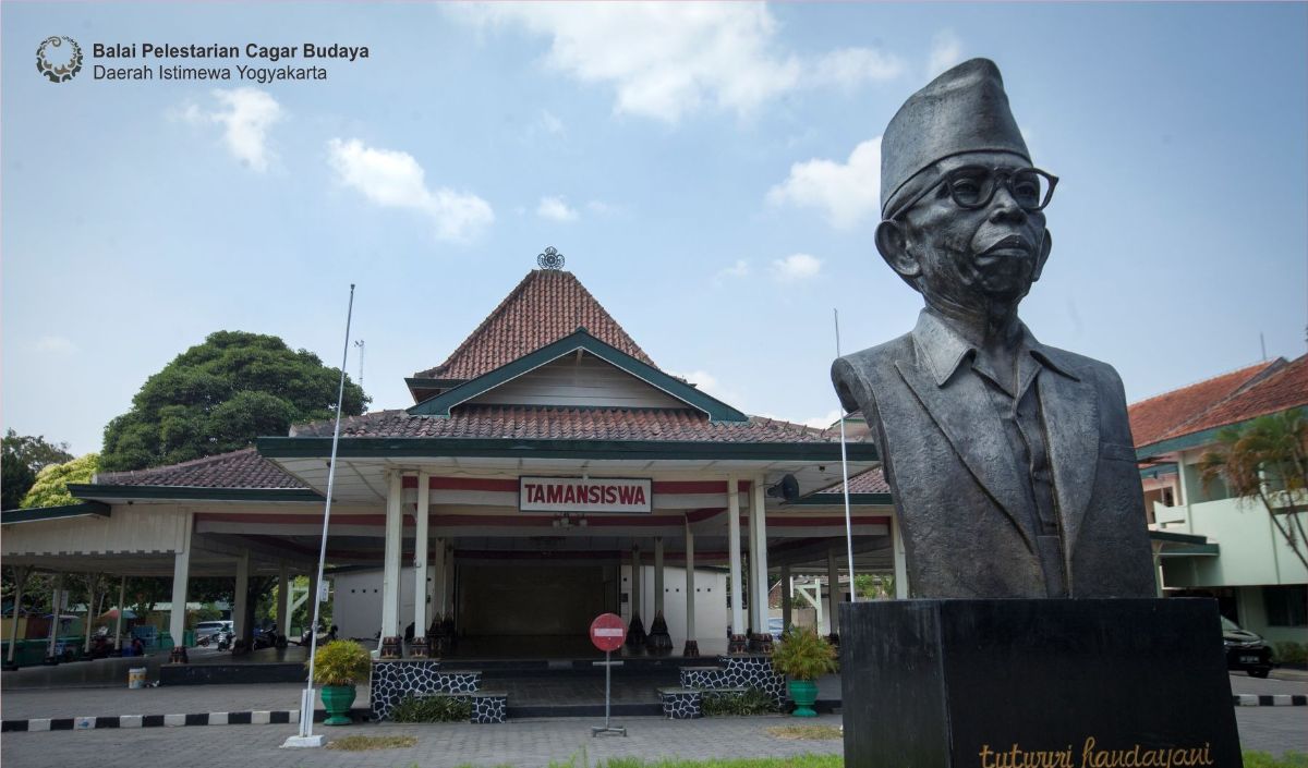 Puisi Hari Pahlawan Berjudul 'Senyum Para Pahlawan'