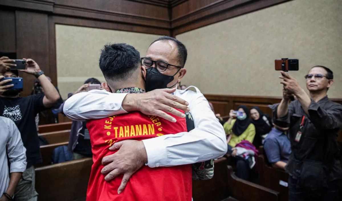 Pakai Rompi Tahanan