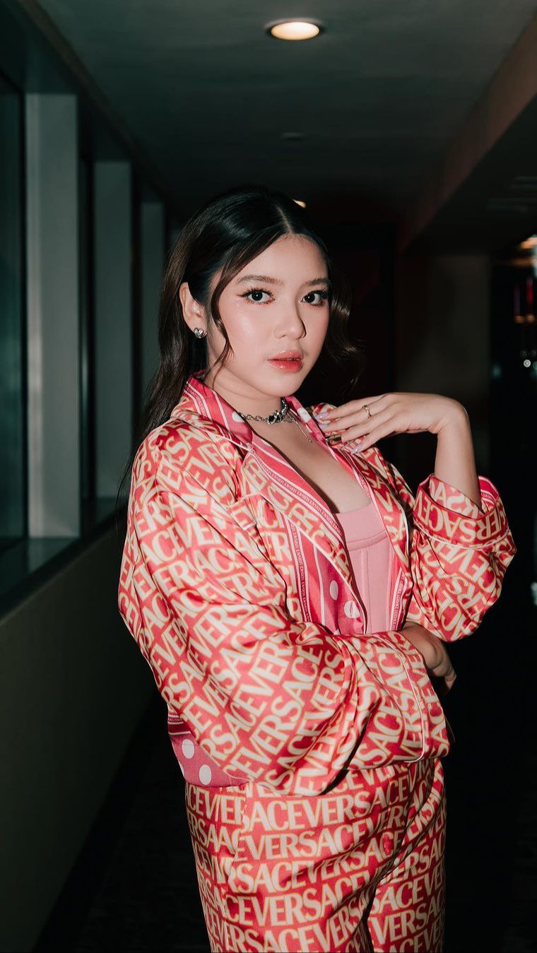 Selalu Tampil Bak Idol Korea, Intip 4 Makeup Look Tiara Andini