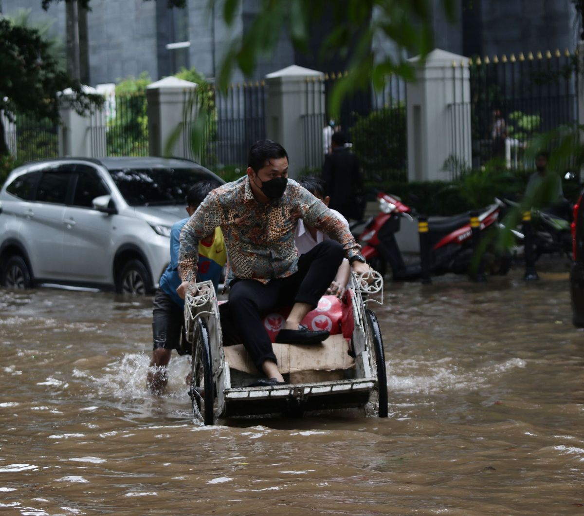 Begini Strategi Pemprov DKI Antisipasi Banjir saat Musim Hujan