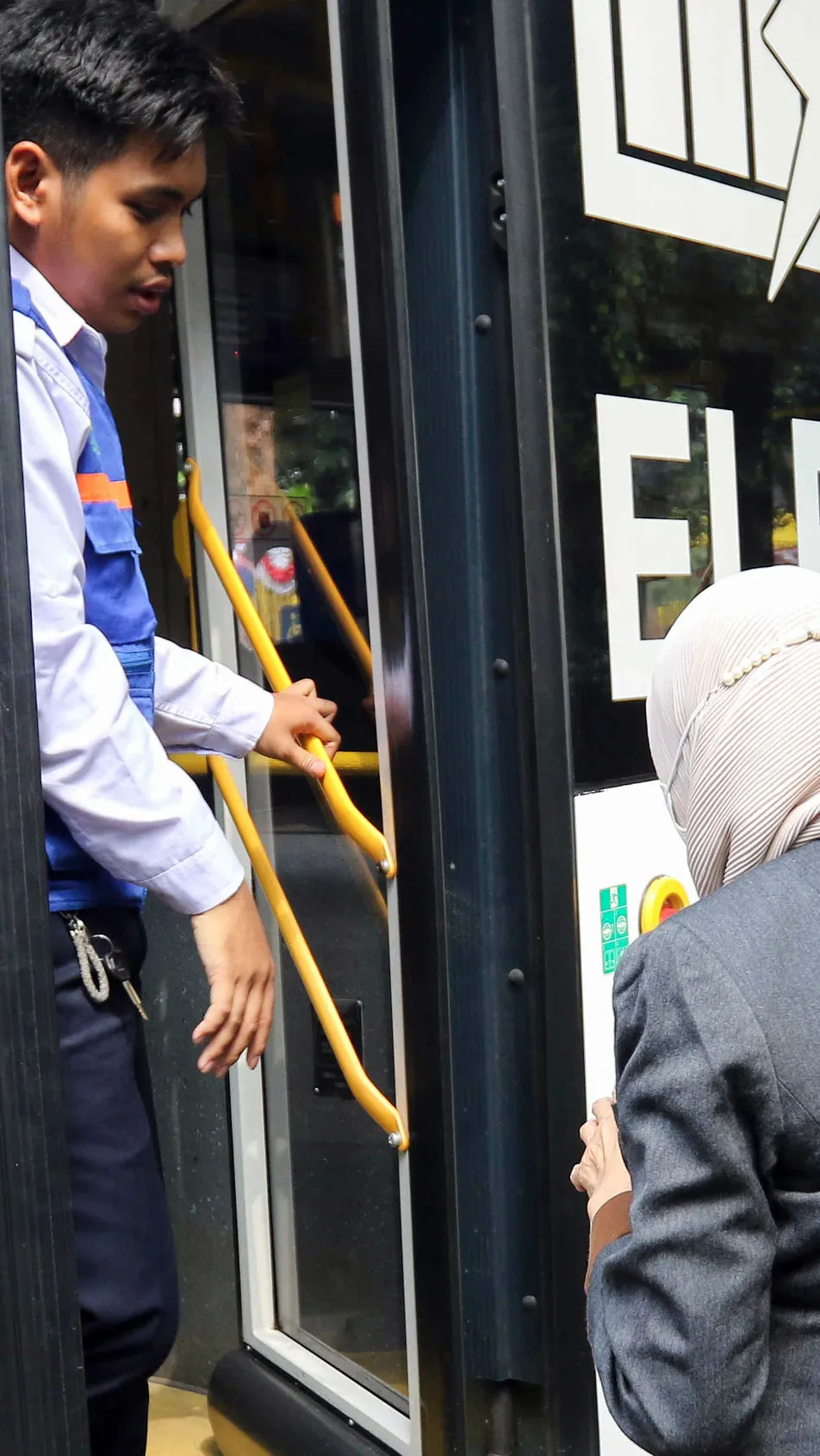 Ada Demo Jelang Sidang Putusan MKMK, Transjakarta Lakukan Penyesuaian Rute