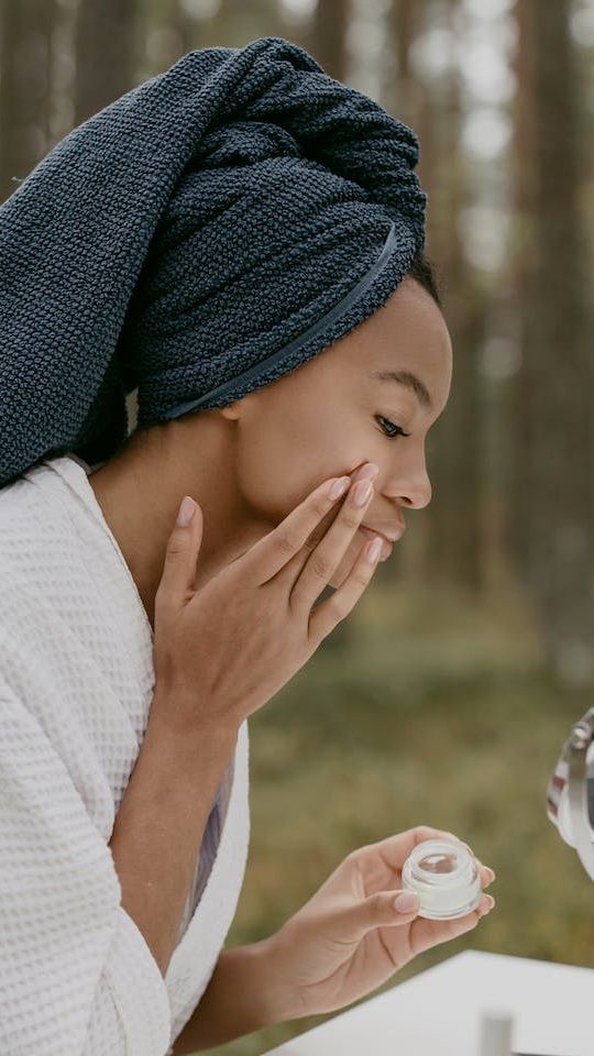 Why Is My Face Itchy? 7 Common Causes And How To Treat It At Home