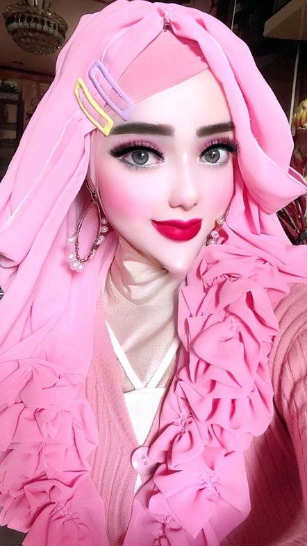 Yuni selalu menambahkan efek filter sehingga dagunya terlihat lancip.