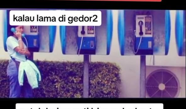 Jabodetabek. Telepon umum koin mulai diperkenalkan tahun 1981,