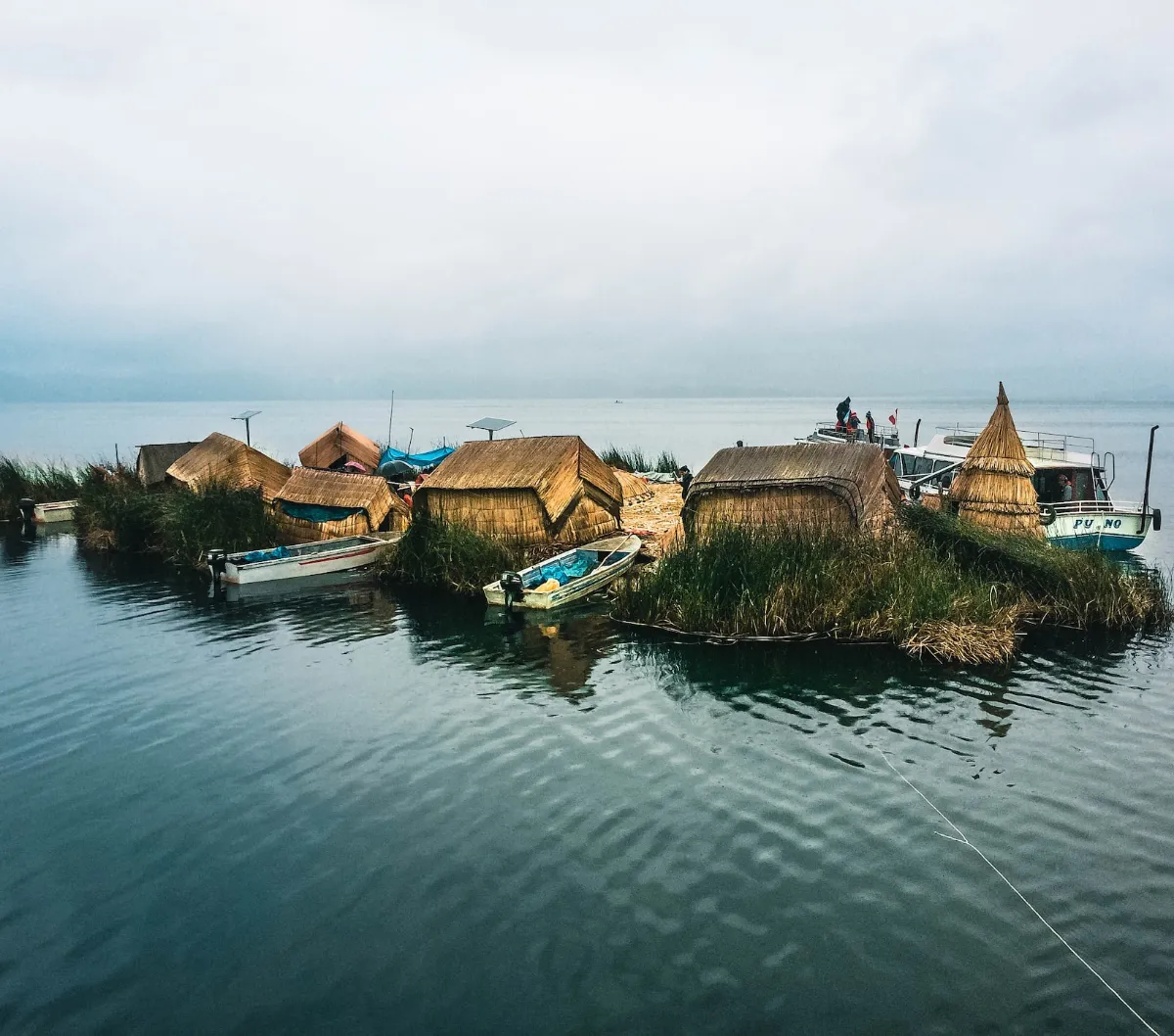 7. Punya Pusat Pemukiman Pulau Terapung yang Unik