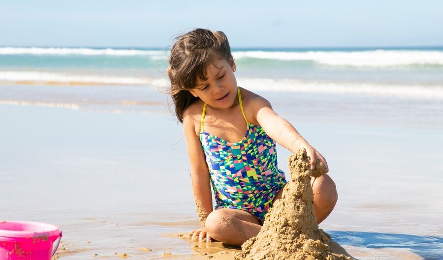 Sebelum mengizinkan anak bermain pasir, pastikan untuk: