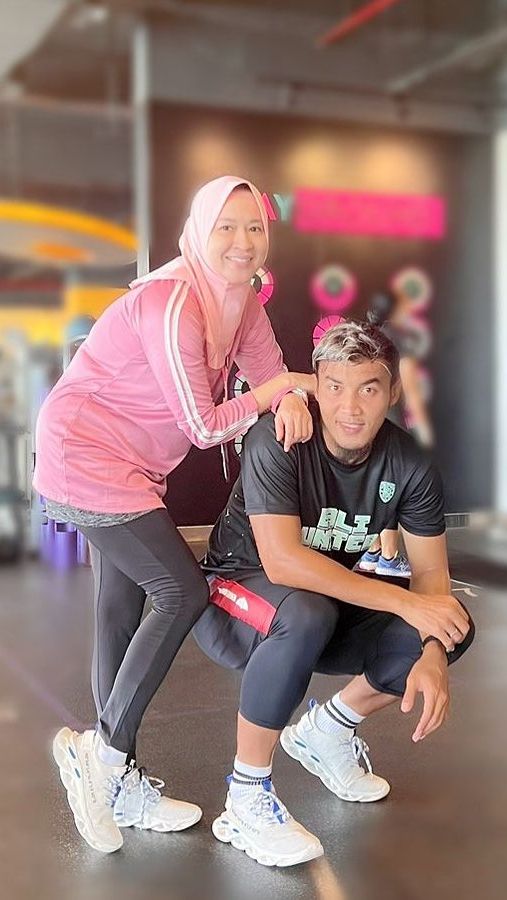 Tak jarang Gunawan mengajak sang istri nge-gym bareng.