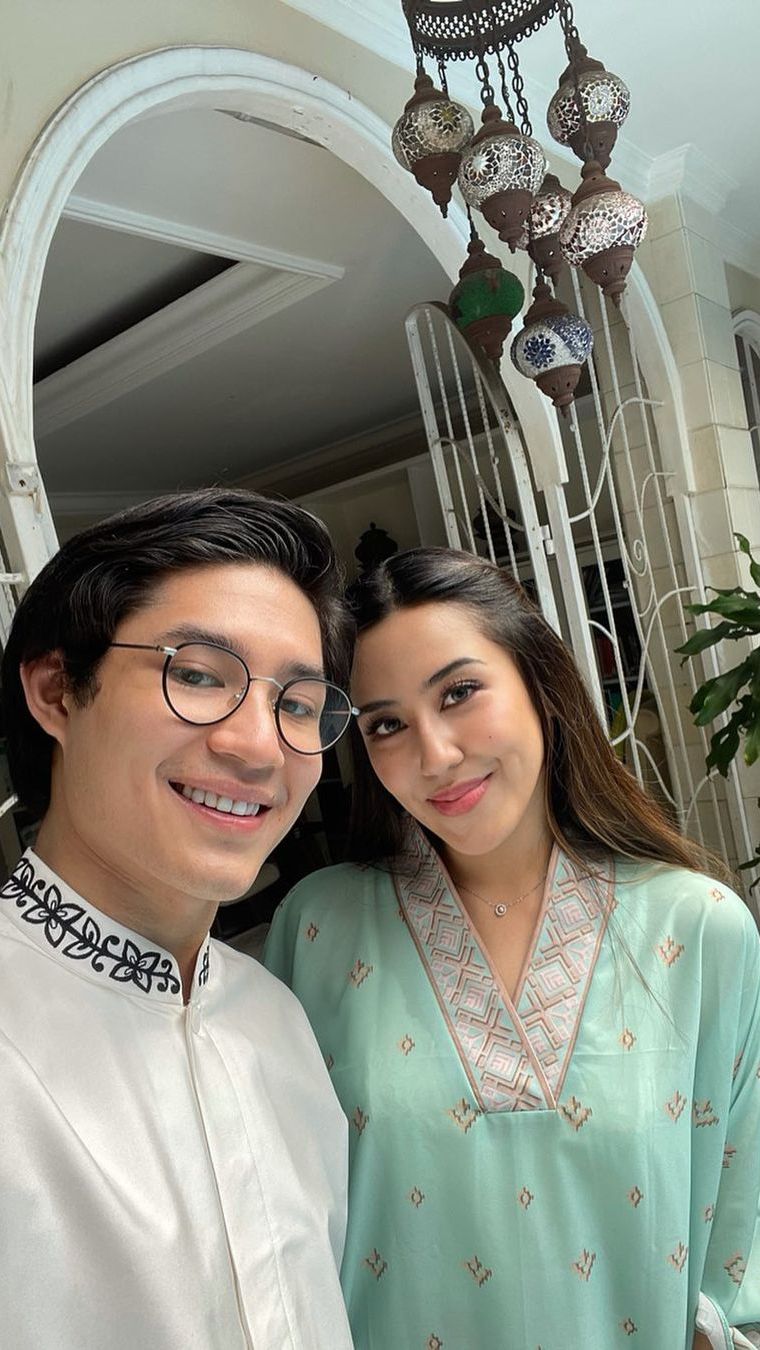 Teuku Rassya kini berusia 24 tahun. Sementara Cleantha, satu tahun lebih muda.