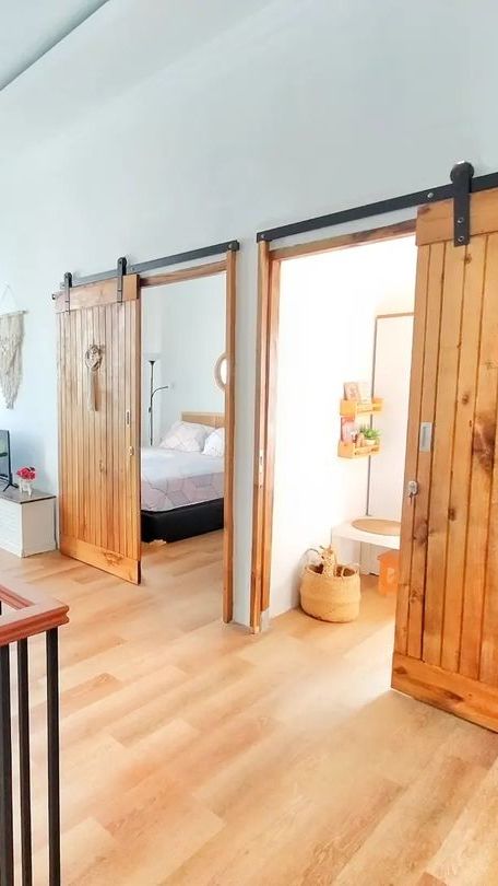 Pintu Geser Bahan Kayu, Bikin Vibe Rumah Jadi Natural dan Hangat