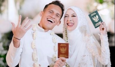 Artis menikah dengan Pesepakbola