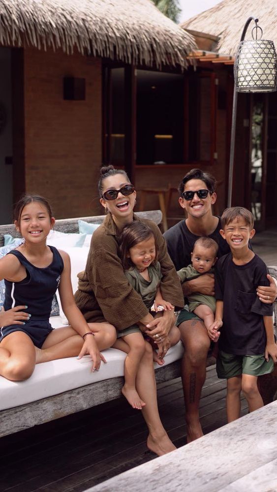 Jennifer Bachdim dan Irfan Bachdim menikah  pada 8 Juli 2011. Kini mereka memiliki 4 anak.