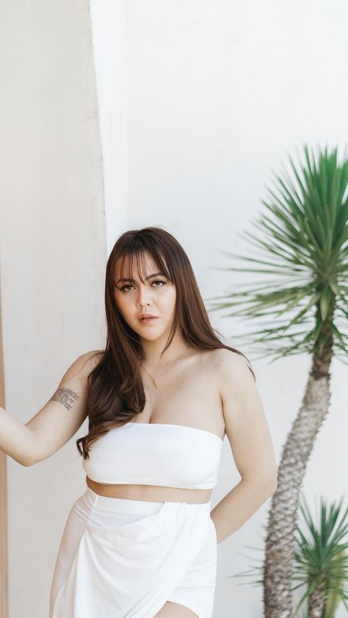 Ratu Rizky Nabila menikah dengan Alfath Faathier, namun berakhir dengan perceraian.