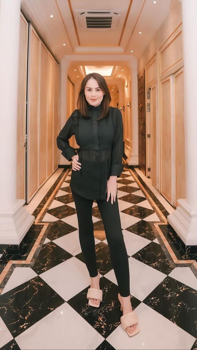 Memiliki suami seorang calon legislatif membuat Jennifer juga banyak disorot.