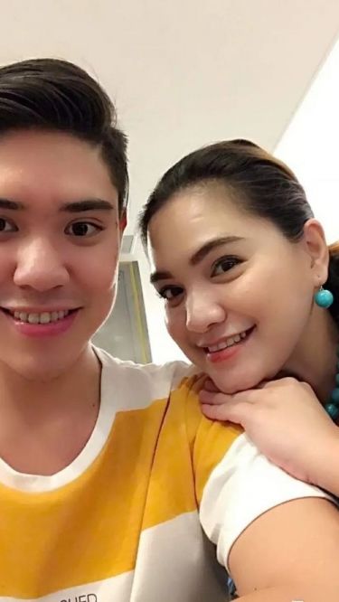 Ana Shirley juga telah berperan sebagai ibu dari anak-anaknya.