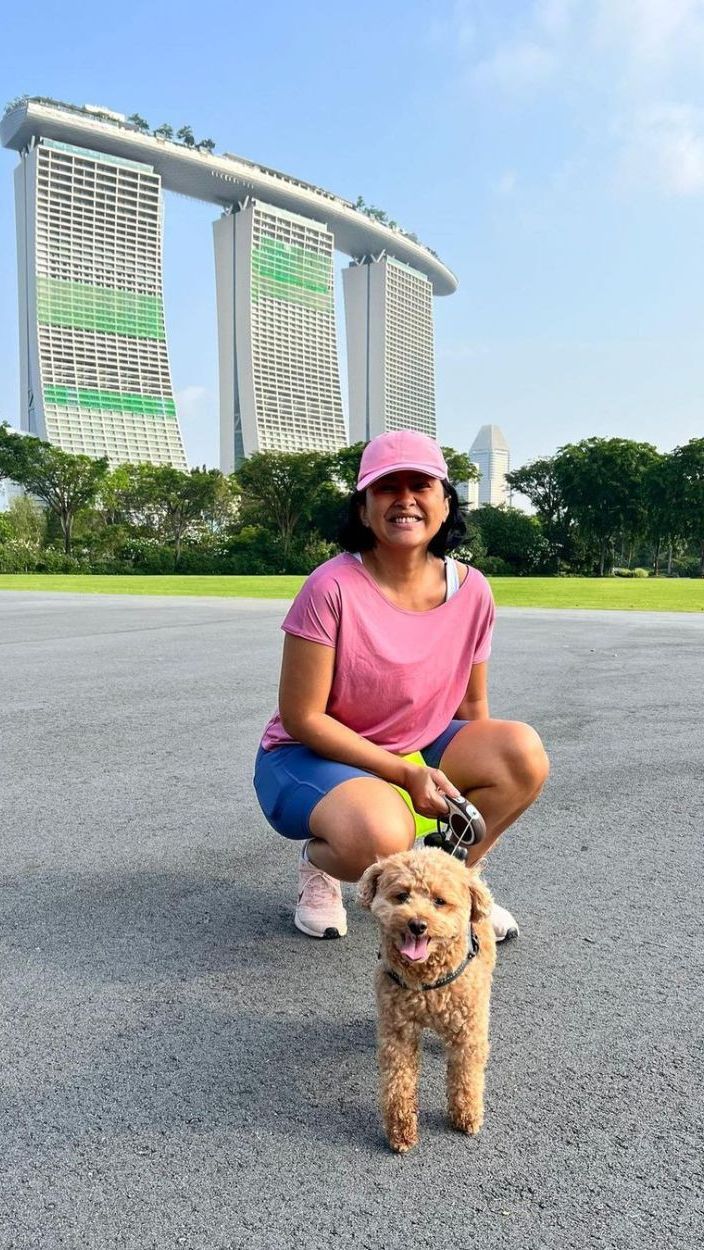 Ketika pulang ke Singapura Sarah kerap mengunggah aktivitasnya di media sosial.