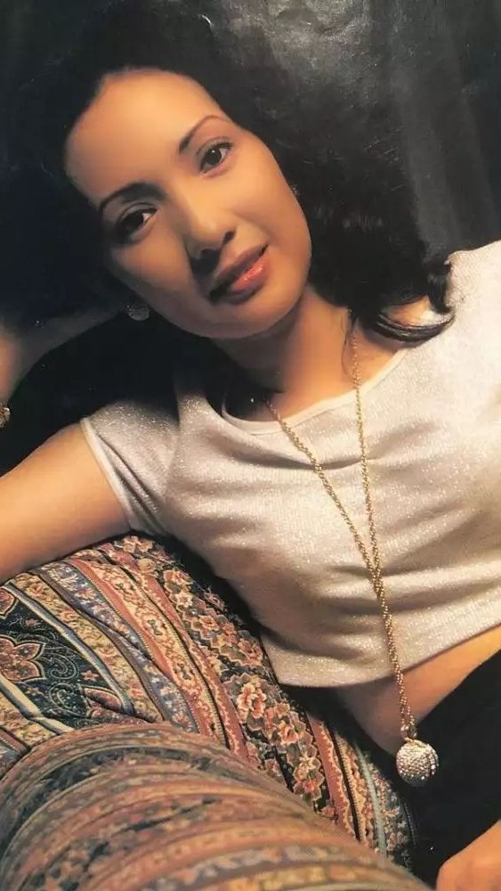 Akting yang mumpuni dan punya wajah cantik membuat Ita menyabet beberapa penghargaan.