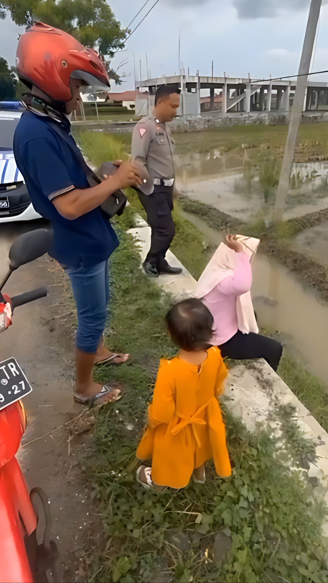 Emak-emak Nangis Kejer Gegara Minta Surat Motor yang Baru Dibeli Atas Nama Dirinya Ditolak Suami