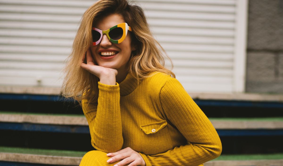 4. Outfit Kuning