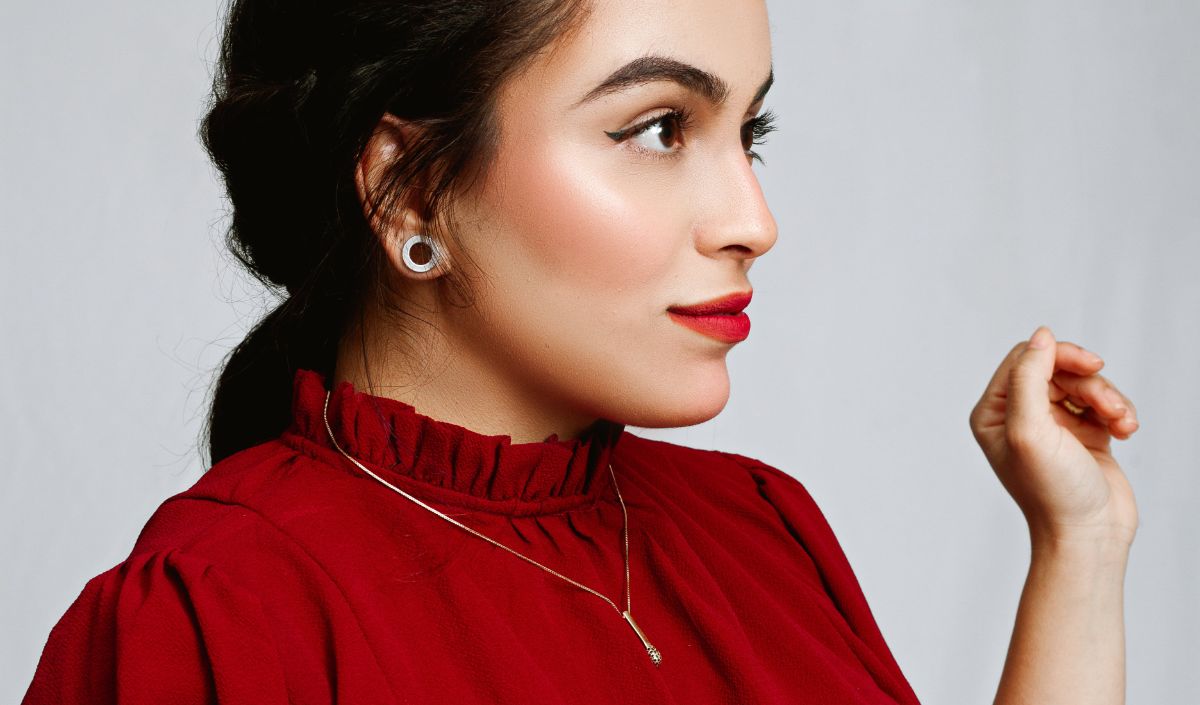 5. Outfit Merah
