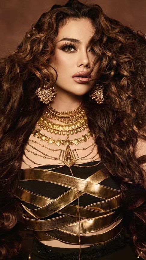 Dirias Latina Makeup, Celine Evangelista Disebut Cleopatra Versi Lokal