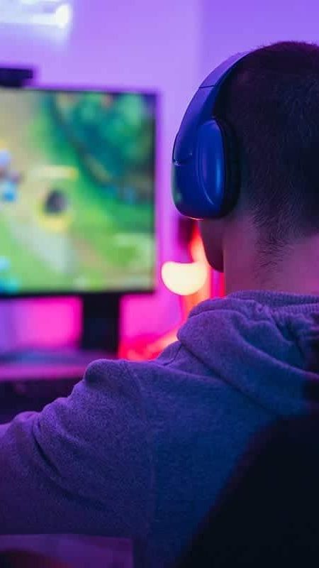 Viral! Mentang-Mentang Gamers, Pasangan Pengantin Tabrak Tradisi Gelar Mabar League of Legends di Hari Pernikahan